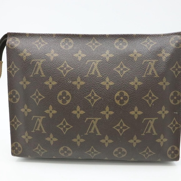 ⚜️💯Authentic LOuis Vuitton Toiletry 26⚜️ - Picture 3 of 10